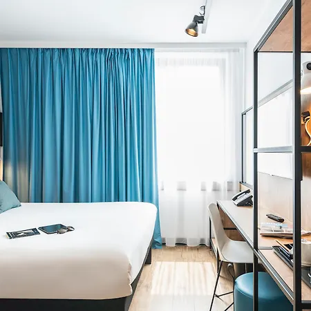 Ibis Lyon Sud מלון אולה