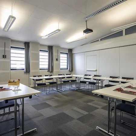 Ibis Lyon Sud Уллен