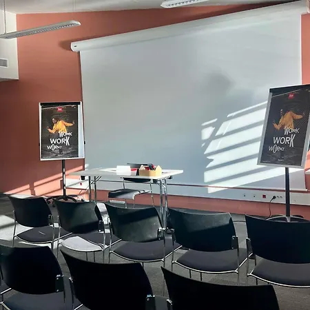 Ibis Lyon Sud 울랑